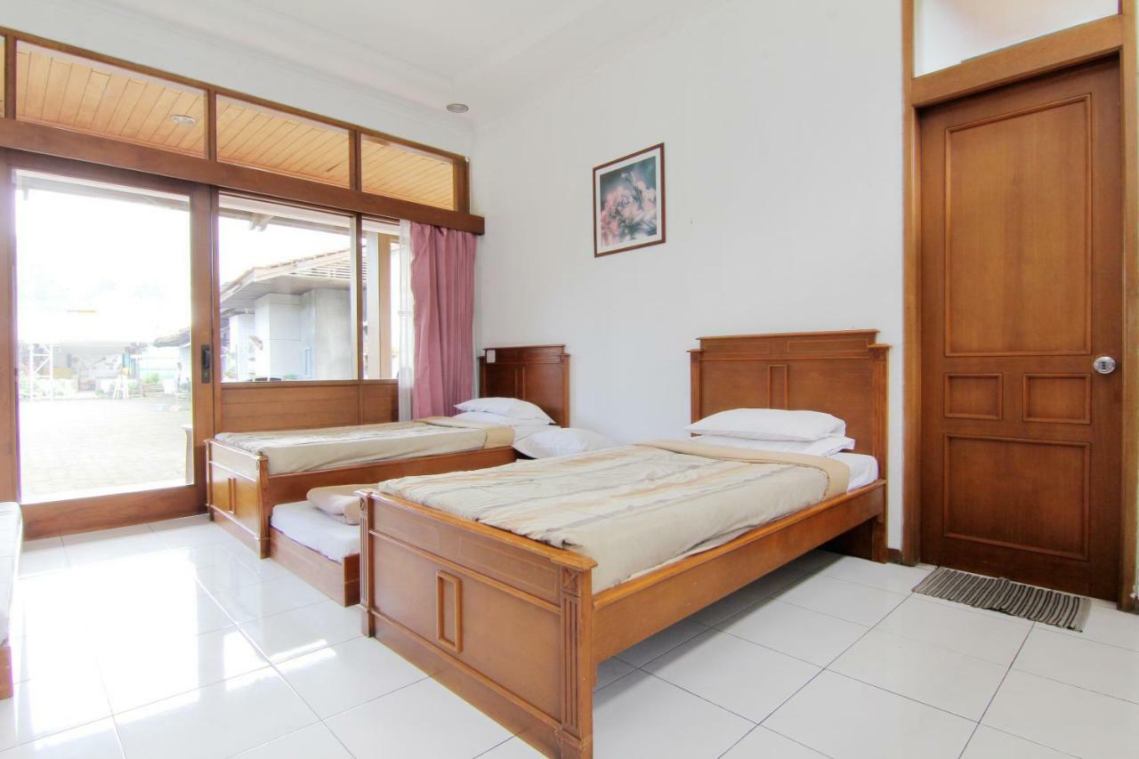 Villa Enggal Lembang Exterior foto